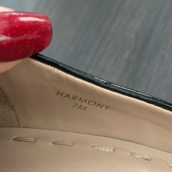 Black patent platform slip on pumps - Picture 5 of 6